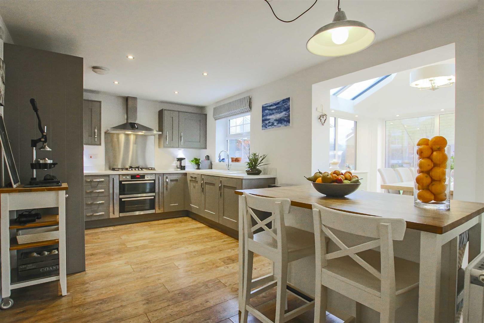 4 Bedroom Detached House For Sale - Main Image